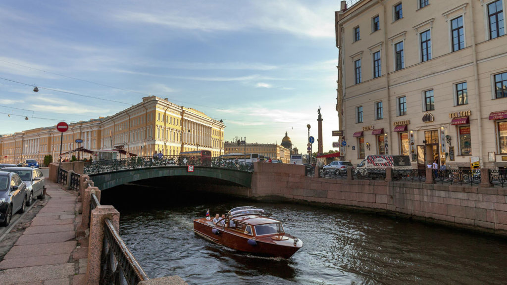 Аренда катера в Санкт-Петербурге