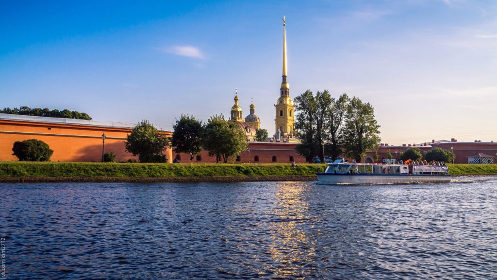 Аренда катера в Санкт-Петербурге